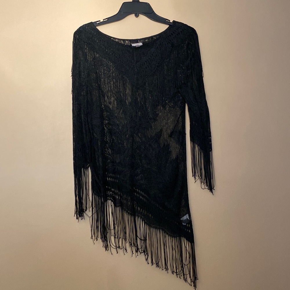 DELICATE BLACK EMBROIDERED TOP